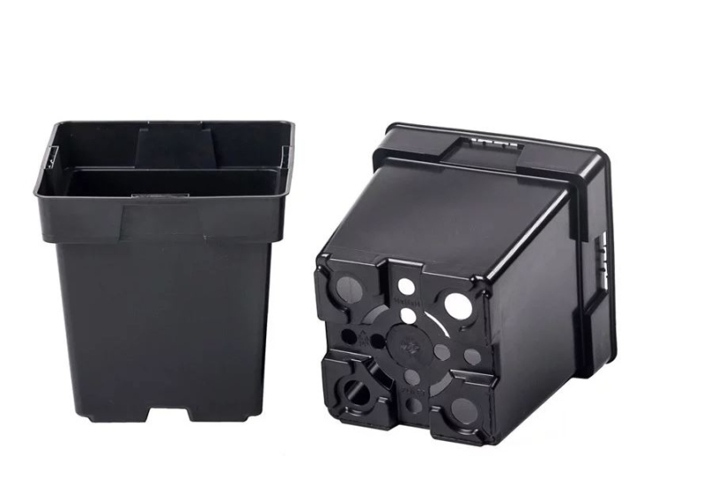 Kvetináč plastový štvorcový 2l, 14 x 14 cm