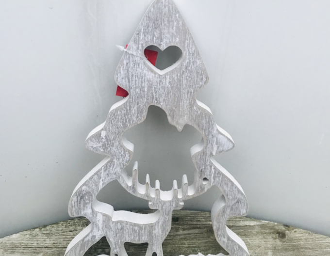 Stromček z dreva vyrezávaný 30cm