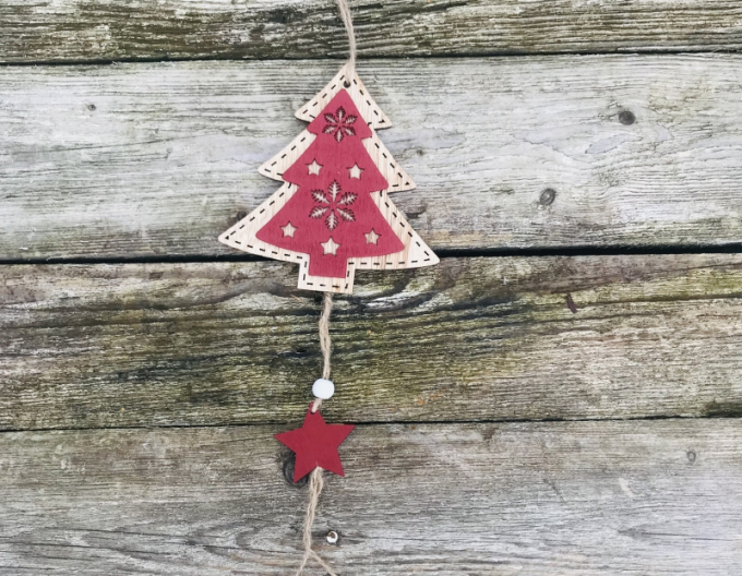 Stromček drevený dekoračný na zavesenie 27cm