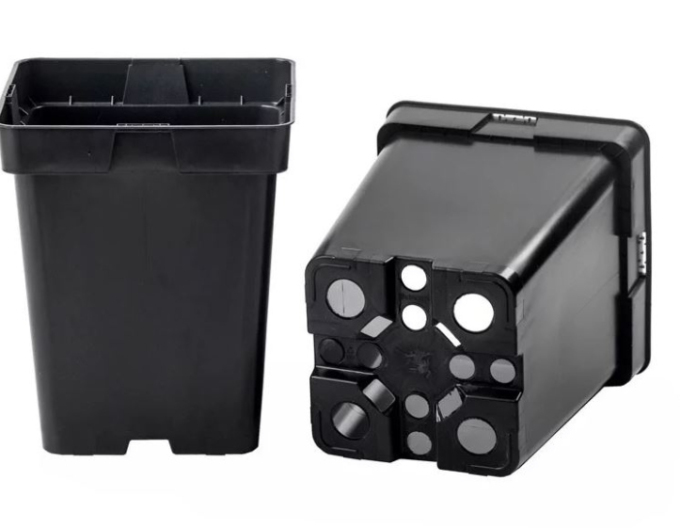 Kvetináč plastový štvorcový 5l, 18 x 21,5 cm